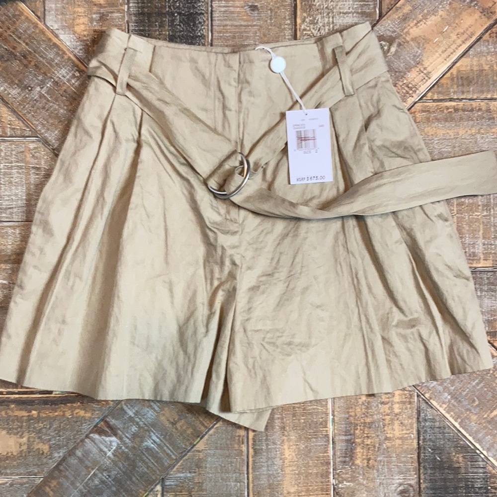 Michael Kors Collection NWT shorts in the color sand. Stunning fabric. Size 2. - Picture 1 of 7